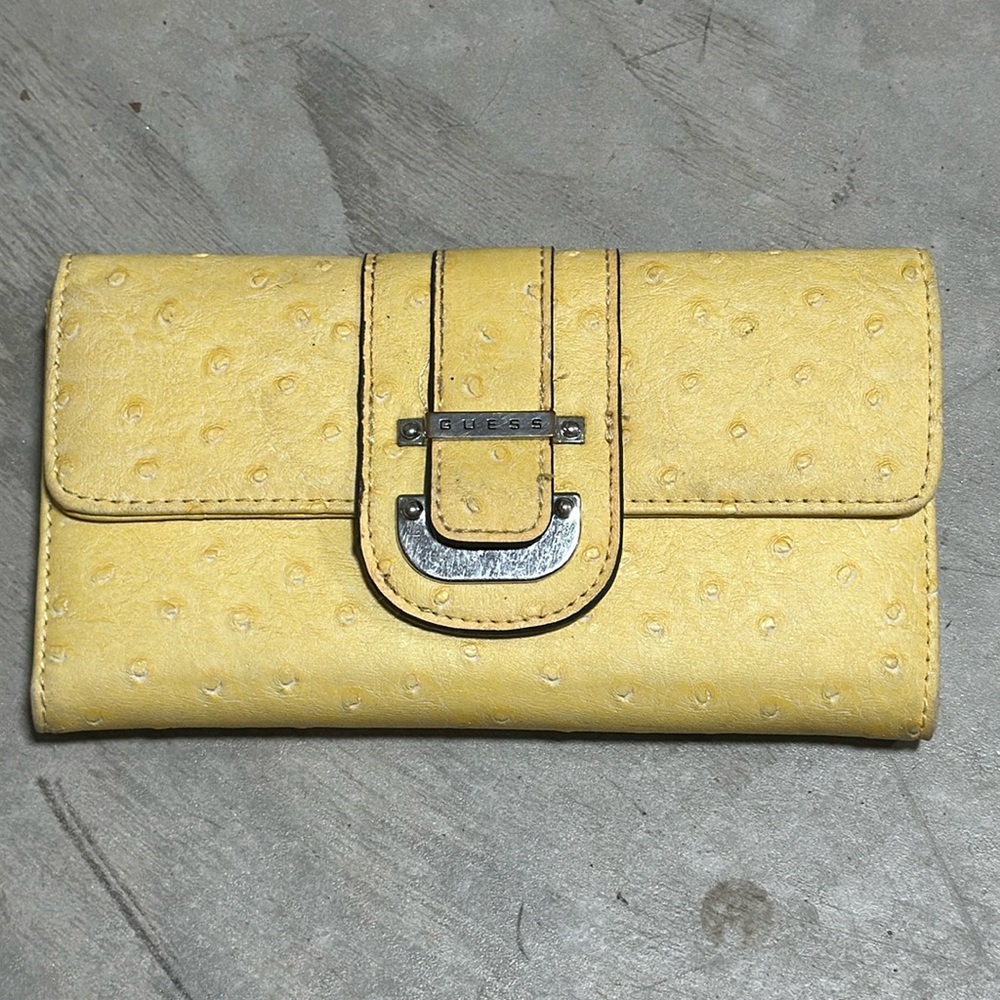 GUESS yellow wallet / Great Condition‎ / Box 1-5